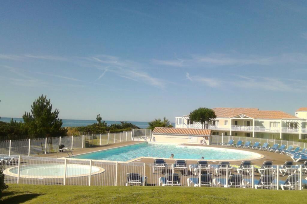 Saint-Jean-dʼOrbetiers T2 Residence Avec Piscine Chauffee De Mai A Sept מראה חיצוני תמונה